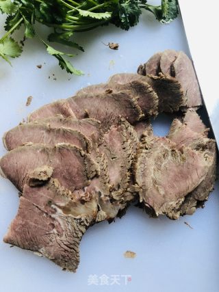 牛肉汤的做法步骤：1