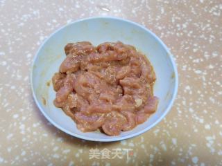芥菜梗荸荠炒肉片的做法步骤：2