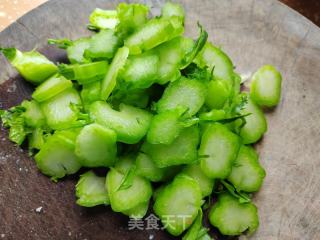 芥菜梗荸荠炒肉片的做法步骤：4