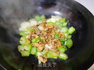 芥菜梗荸荠炒肉片的做法步骤：9