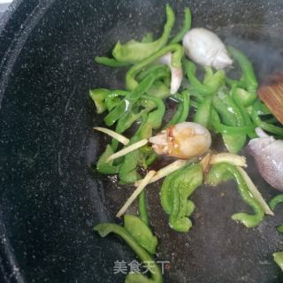 圆椒炒八爪鱼的做法步骤：9