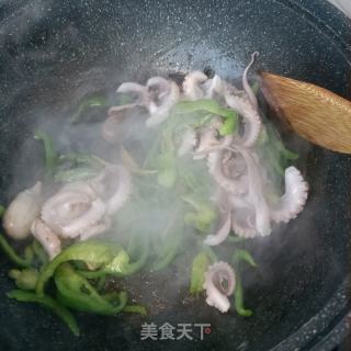 圆椒炒八爪鱼的做法步骤：10