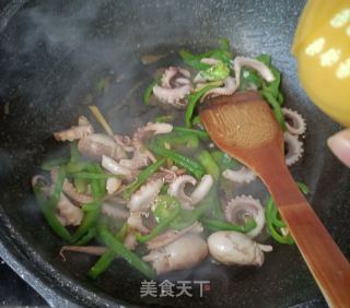 圆椒炒八爪鱼的做法步骤：12