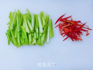 干煸蚕蛹的做法步骤：4