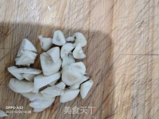 秋葵炒肉的做法步骤：1