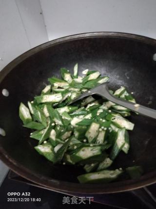 秋葵炒肉的做法步骤：6