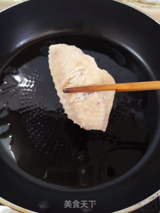 土豆焖鸡翼的做法步骤：2