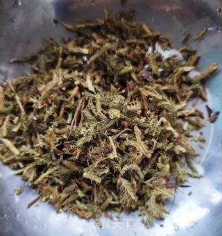 伸筋草隔山肉汤的做法步骤：2