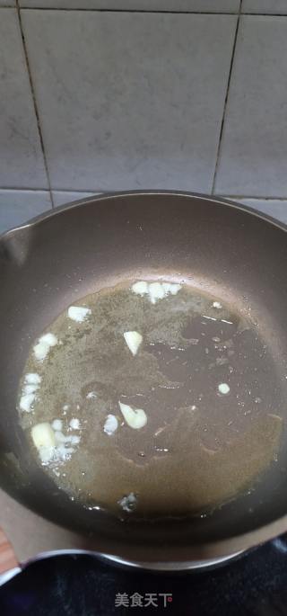 番茄烧牛白腩的做法步骤：3