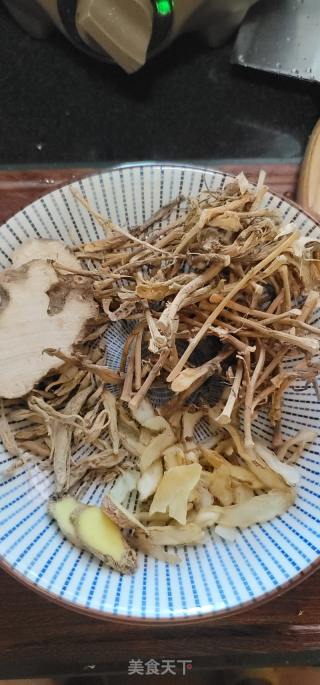 春砂仁根鸽子汤的做法步骤：2