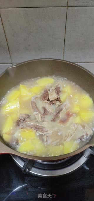 牛白腩烧土豆的做法步骤：9