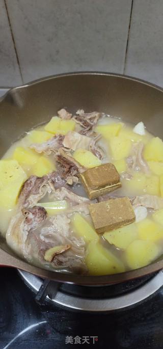 牛白腩烧土豆的做法步骤：11