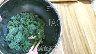迷你抹茶豆沙小馒头，抹茶风味独特，外表翠绿清新，内里松软香甜。的做法步骤：4