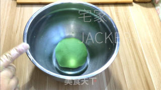 迷你抹茶豆沙小馒头，抹茶风味独特，外表翠绿清新，内里松软香甜。的做法步骤：7