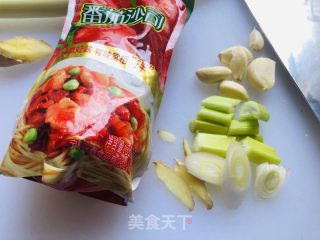 茄汁带鱼的做法步骤：1