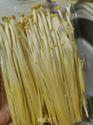 金针菇拌牛肉片的做法步骤：1