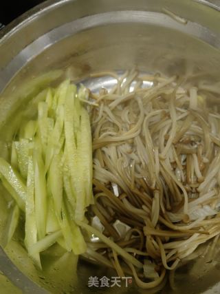 金针菇拌牛肉片的做法步骤：3