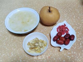 百合酥梨银耳羹的做法步骤：1