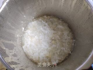 百合酥梨银耳羹的做法步骤：2