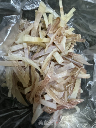 肉沫干鱿鱼炒粉丝的做法步骤：2