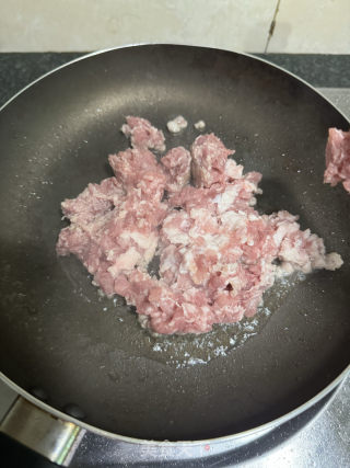 肉沫干鱿鱼炒粉丝的做法步骤：4