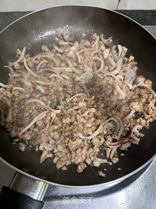 肉沫干鱿鱼炒粉丝的做法步骤：7