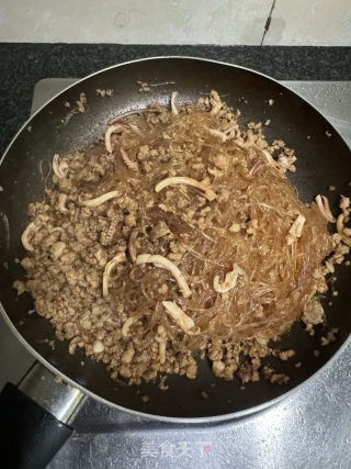 肉沫干鱿鱼炒粉丝的做法步骤：11