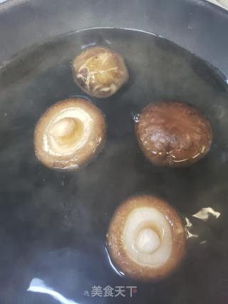 冬至吃饺子喽～猪肉白萝卜饺子的做法步骤：2