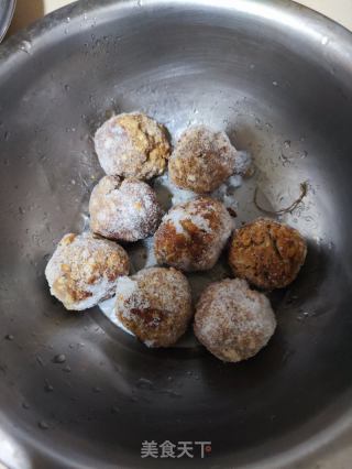 金针菇煮肉丸的做法步骤：1