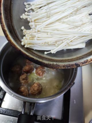 金针菇煮肉丸的做法步骤：6