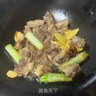土豆炖牛肉的做法步骤：5