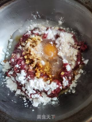 大葱牛肉雪花水煎饺的做法步骤：4