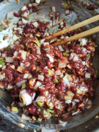 大葱牛肉雪花水煎饺的做法步骤：6