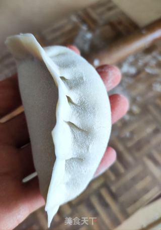 大葱牛肉雪花水煎饺的做法步骤：9