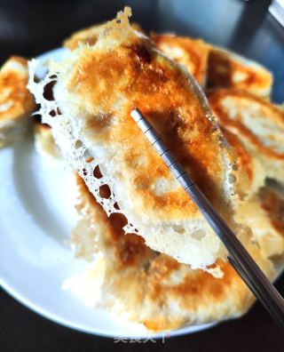 大葱牛肉雪花水煎饺的做法步骤：11