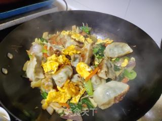 炒饺子的做法步骤：9