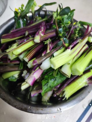 蒜蓉炒红菜苔的做法步骤：2