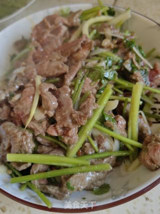 香菜炒肉丝的做法步骤：7