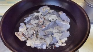 羊肚菌虫草乌鸡汤的做法步骤：7