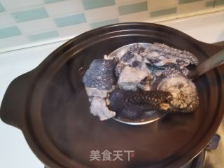 羊肚菌虫草乌鸡汤的做法步骤：10