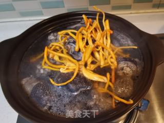 羊肚菌虫草乌鸡汤的做法步骤：12