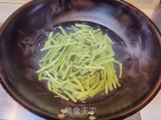 扇贝肉拌贡菜金针菇的做法步骤：4