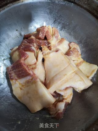 胡萝卜焖肉片的做法步骤：1