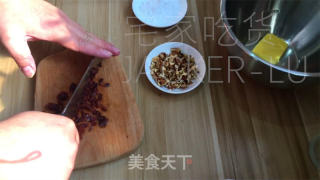 抹茶圣诞花环面包，独特的美味绽放，给人带来了一份清新而温馨的节日氛围。的做法步骤：10