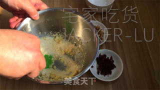 抹茶圣诞花环面包，独特的美味绽放，给人带来了一份清新而温馨的节日氛围。的做法步骤：13