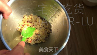 抹茶圣诞花环面包，独特的美味绽放，给人带来了一份清新而温馨的节日氛围。的做法步骤：14