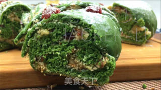 抹茶圣诞花环面包，独特的美味绽放，给人带来了一份清新而温馨的节日氛围。的做法步骤：31