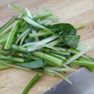 鲜虾时蔬炒荞麦面的做法步骤：1