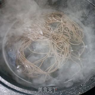 鲜虾时蔬炒荞麦面的做法步骤：15