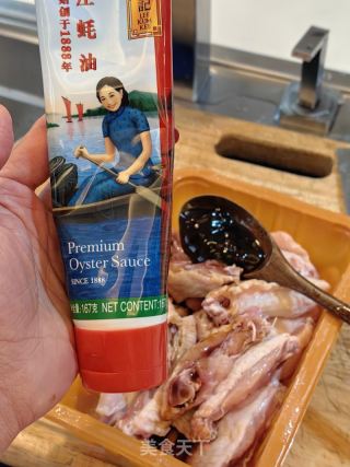 生蚝鸡翅煲的做法步骤：3